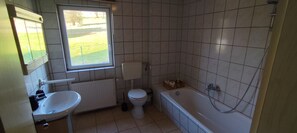 Haartrockner, Seife, Toilettenpapier