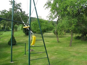 Children's area - Spacious apartment with terrace, garden, pool, wood-burning stove, sauna, Saxon Switzerland (Sebnitz)