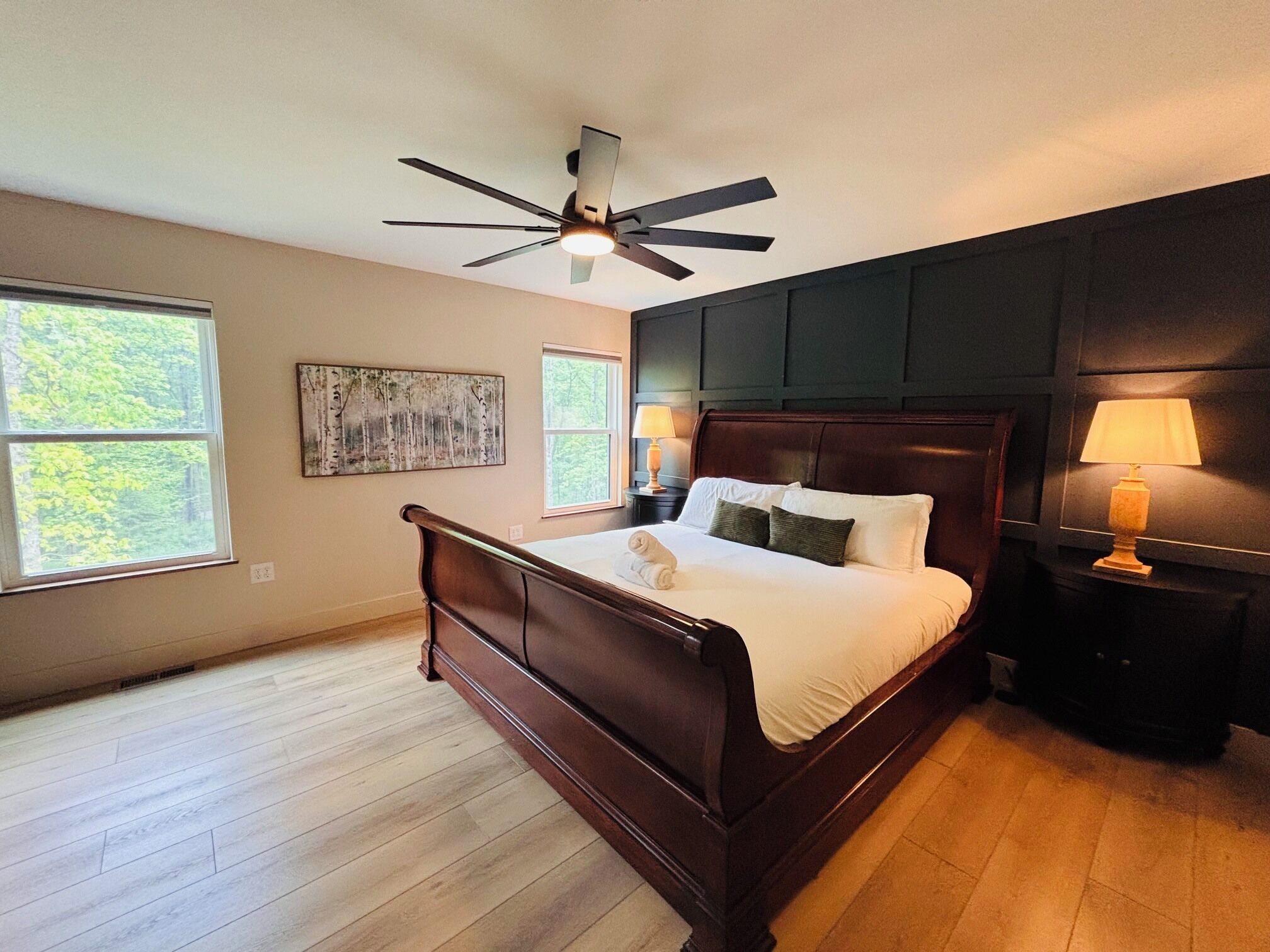Desk, travel cot, free WiFi, bed sheets
