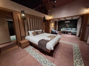 Phòng đôi Superior, ban công, quang cảnh sông | Két bảo mật tại phòng, bàn, khu vực làm việc phù hợp cho laptop 
