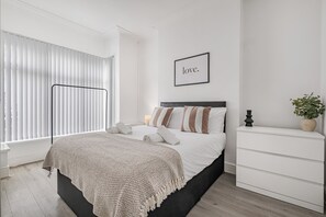 4 bedrooms, iron/ironing board, WiFi, bed sheets - Enjoyable 4-bedroom apartment in vibrant Birmingham city center (Birmingham)