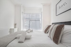4 bedrooms, iron/ironing board, WiFi, bed sheets - Enjoyable 4-bedroom apartment in vibrant Birmingham city center (Birmingham)