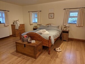 Iron/ironing board, WiFi, bed sheets - Cosy 2 Bedroom Cottage with Breathtaking Views (Garrigill)