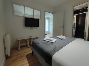 Iron/ironing board, travel cot, WiFi, bed sheets - 1 bedroom apartment historic center Bordeaux (Bordeaux)