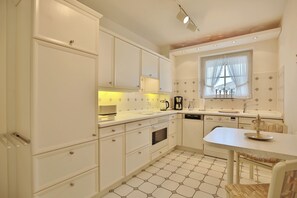 Fridge, oven, stovetop, dishwasher - Kurparkresidenz-Timmendorfer Strand Apartment 24 Feine Auszeit (Timmendorfer Strand)