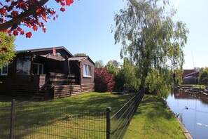Exterior - Vacation home Möwenglück by the sea with garden by the water (Südbrookmerland)