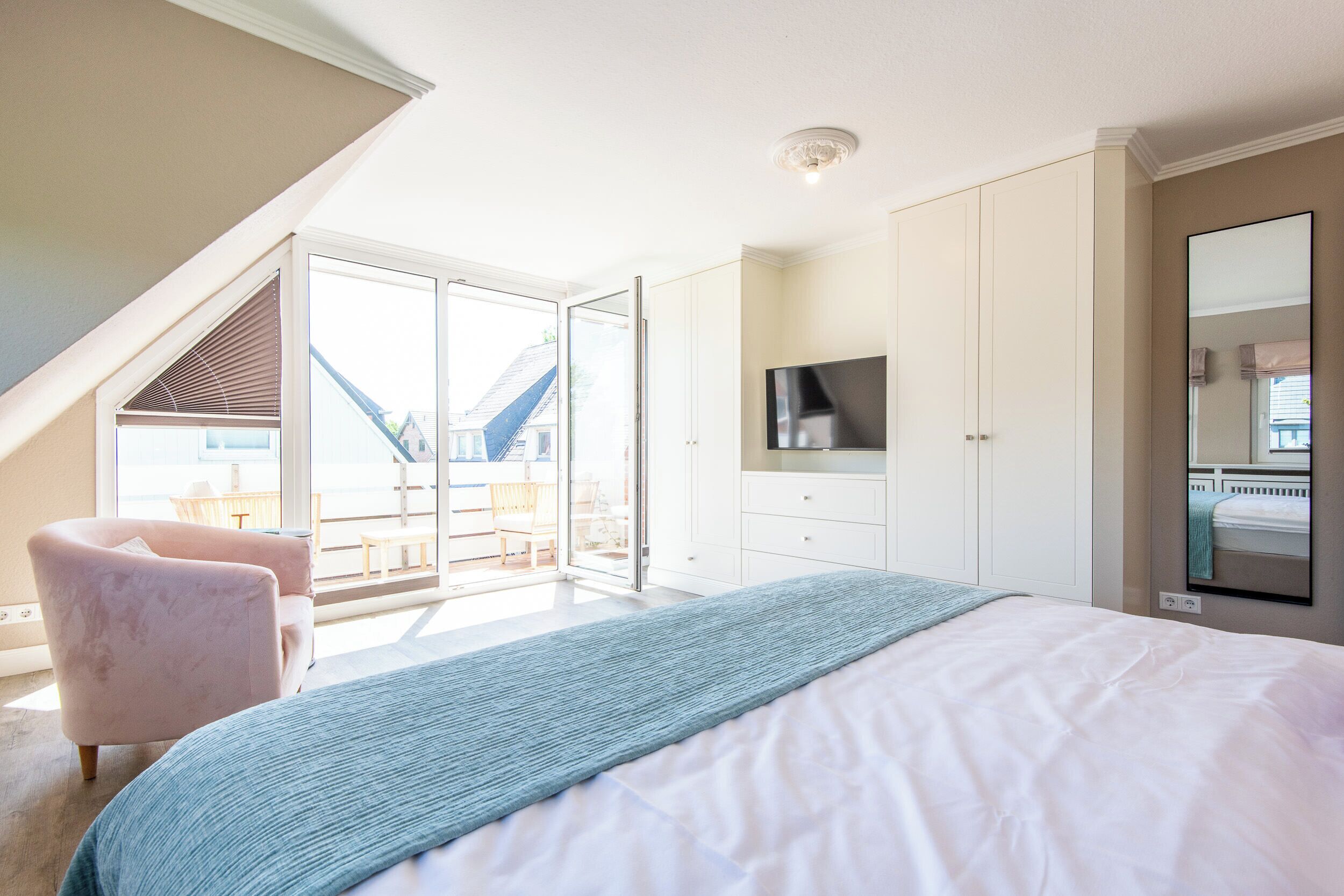 5 slaapkamers, een strijkplank/strijkijzer, gratis wifi, beddengoed