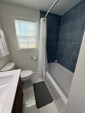 Bathroom - New & Cozy Durham 2 Bedroom Home A (Durham)