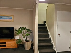 Interior - 3 Bedroom Home with free parking in Prime Location minutes from Milford Beach (North Shore)