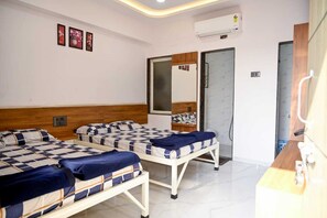 Room - Laxman AC Lodge Jejuri by Martandbhairav Hospitality LLP (Jejuri)