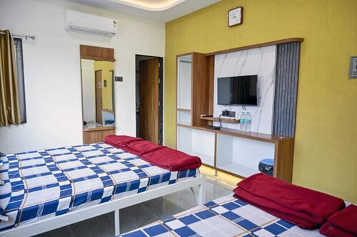 Laxman AC Lodge Jejuri by Martandbhairav Hospitality LLP