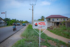 Pintu masuk hartanah