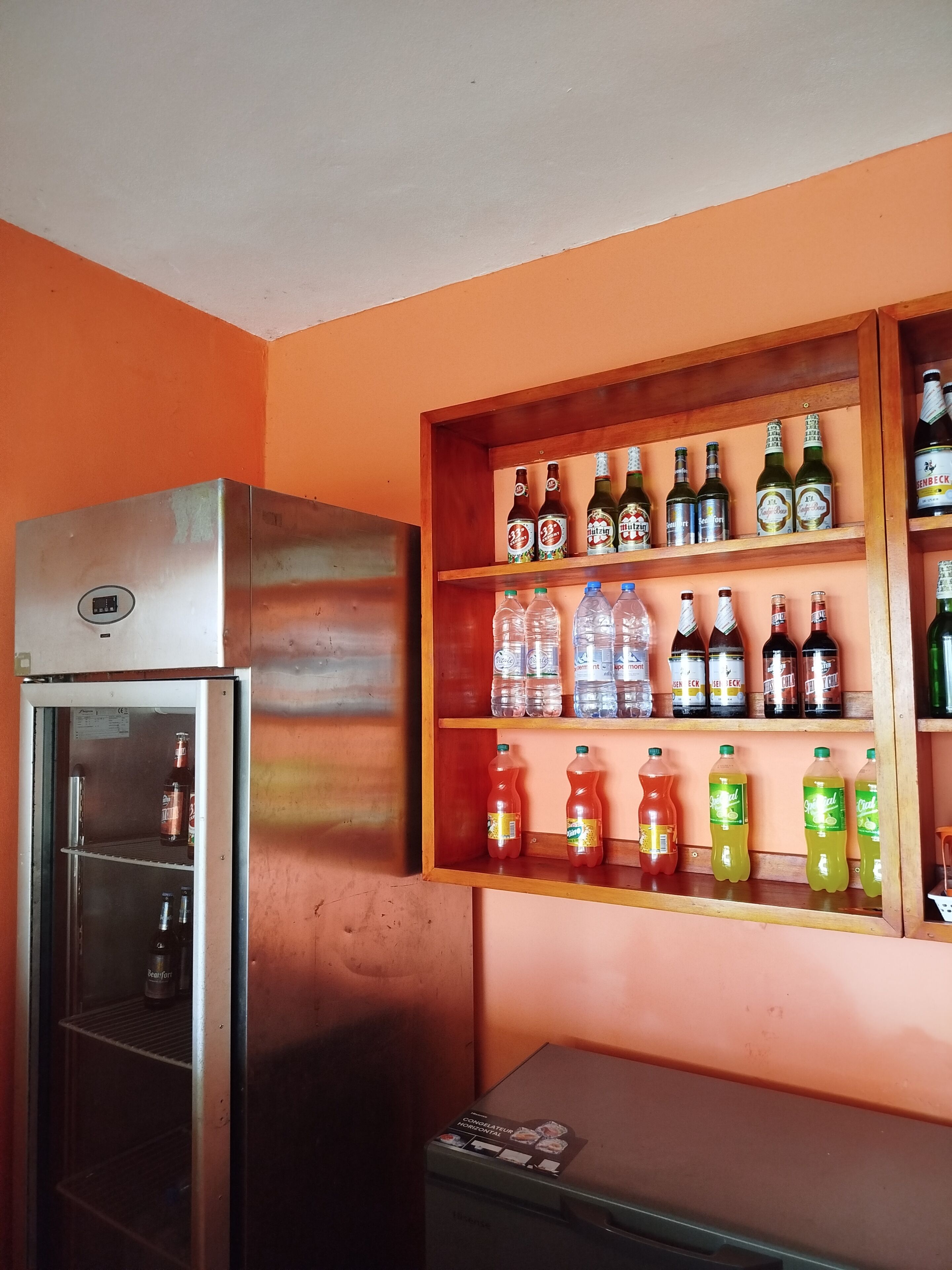 Bar (trong khuôn viên)