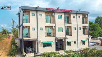 المنشأة من الخارج