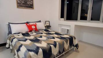 Standard-Studio, 1 Queen-Bett, Klimaanlage, Stadtblick | Wohnbereich