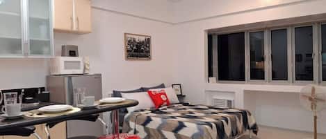 Estudio estándar, 1 cama Queen size, aire acondicionado, vista a la ciudad | Vista desde la habitación