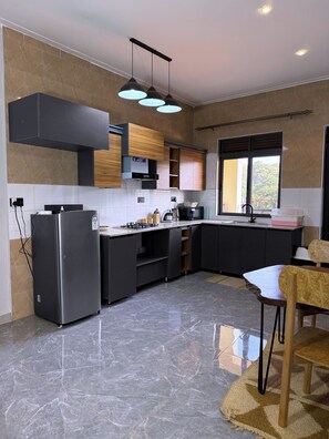 Apartment, City View | Private kitchen - Constatia Homes (Kampala)