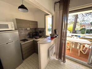 Fridge, microwave, oven, stovetop - Apartment near beach with parking - 4 guests (Argelès-sur-Mer)