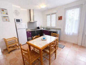 Fridge, microwave, stovetop, dishwasher - Single-storey House - 600m Beach & Center, Parking (La Tranche-sur-Mer)
