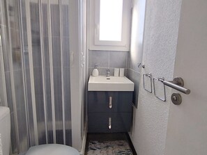 Hair dryer - Apartment with AC and parking, 4 guests, St-Pierre-La-Mer (Narbonne)