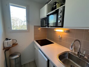 Fridge, microwave, oven, stovetop - Charming apartment near beach - 4 guests (Cabourg)