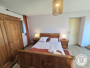 Room - Spacious house, parking - 6 guests (Les Eyzies)