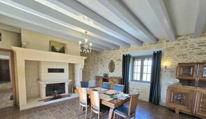 Dining - Spacious house, parking - 6 guests (Les Eyzies)