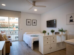 Free WiFi, bed sheets - Ideal studio near the beach - 2 guests (Torredembarra)