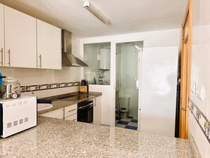 Fridge, microwave, oven, dishwasher - Elegant apartment near the beach - 4 guests (Vergel)