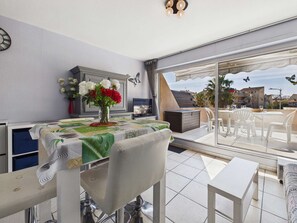 Outdoor dining - Spacious apartment with parking - 4 guests (Marseillan-Plage)