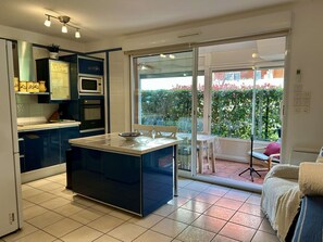 Interior - Modern apartment with parking and wifi (Balaruc-les-Bains)