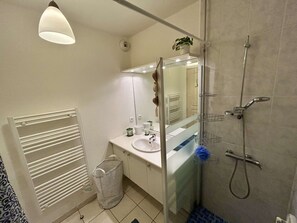 Hair dryer - Modern apartment with parking and wifi (Balaruc-les-Bains)