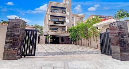 Super Townhouse Oak FRI Dehradun