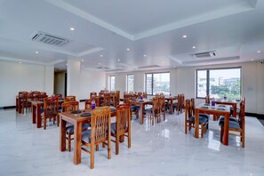 House | Dining - Super Townhouse Oak FRI Dehradun (Dehradun)