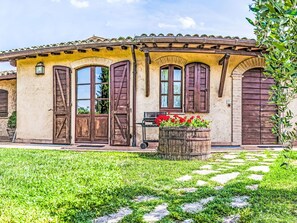 Exterior - Wonderful private villa with WIFI, private pool, TV, patio, pets allowed and panoramic view (Allerona)