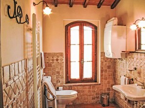 Bathroom - Beautiful private villa with private pool, WIFI, TV, patio, pets allowed and panoramic view (Allerona)