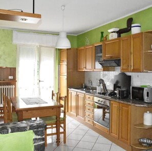 Private kitchen - DOLCEVITA HOLIDAY HOME (sleeps 9) Cozy vacation home in Averara (Averara)
