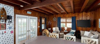 Ocean Views + Steps to the Beach + 3BDR + King Bed