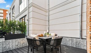 Outdoor dining - Experience Luxury at Ocean's Retreat in Westerland, Sylt (Sylt)