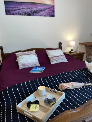 4 bedrooms, travel crib, bed sheets