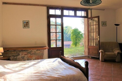 Vast 140 m² Provencal farmhouse: 3 bedrooms in the calm of the Pines