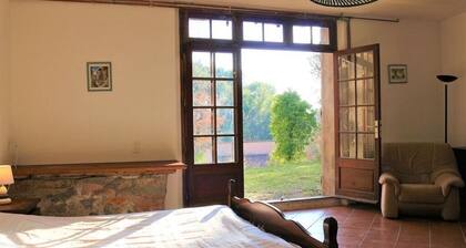 Vast 140 m² Provencal farmhouse: 3 bedrooms in the calm of the Pines