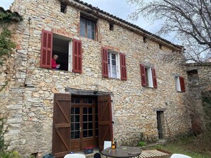 المنشأة من الخارج