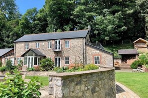 Exterior - Luxury Stylish Barn Conversion, Garden & Woodland (8J57+9H Rhy)