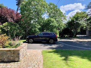Property grounds - Luxury Stylish Barn Conversion, Garden & Woodland (8J57+9H Rhy)