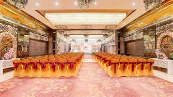 House | Banquet hall