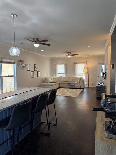 Elegant Derby Home, Sleeps 10, Beauty Suite + Wellness Lounge