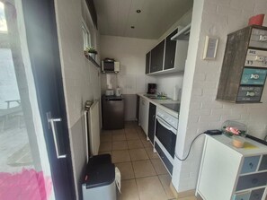 Fridge, microwave, oven, stovetop - ERNST vacation home close to the Frisian beach in Tossens for the whole family (Butjadingen-Tossens)
