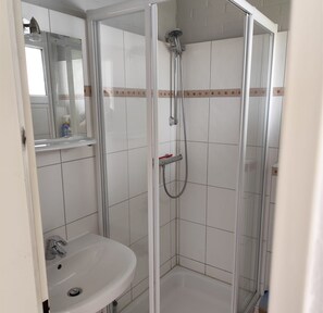 Bathroom - ERNST vacation home close to the Frisian beach in Tossens for the whole family (Butjadingen-Tossens)