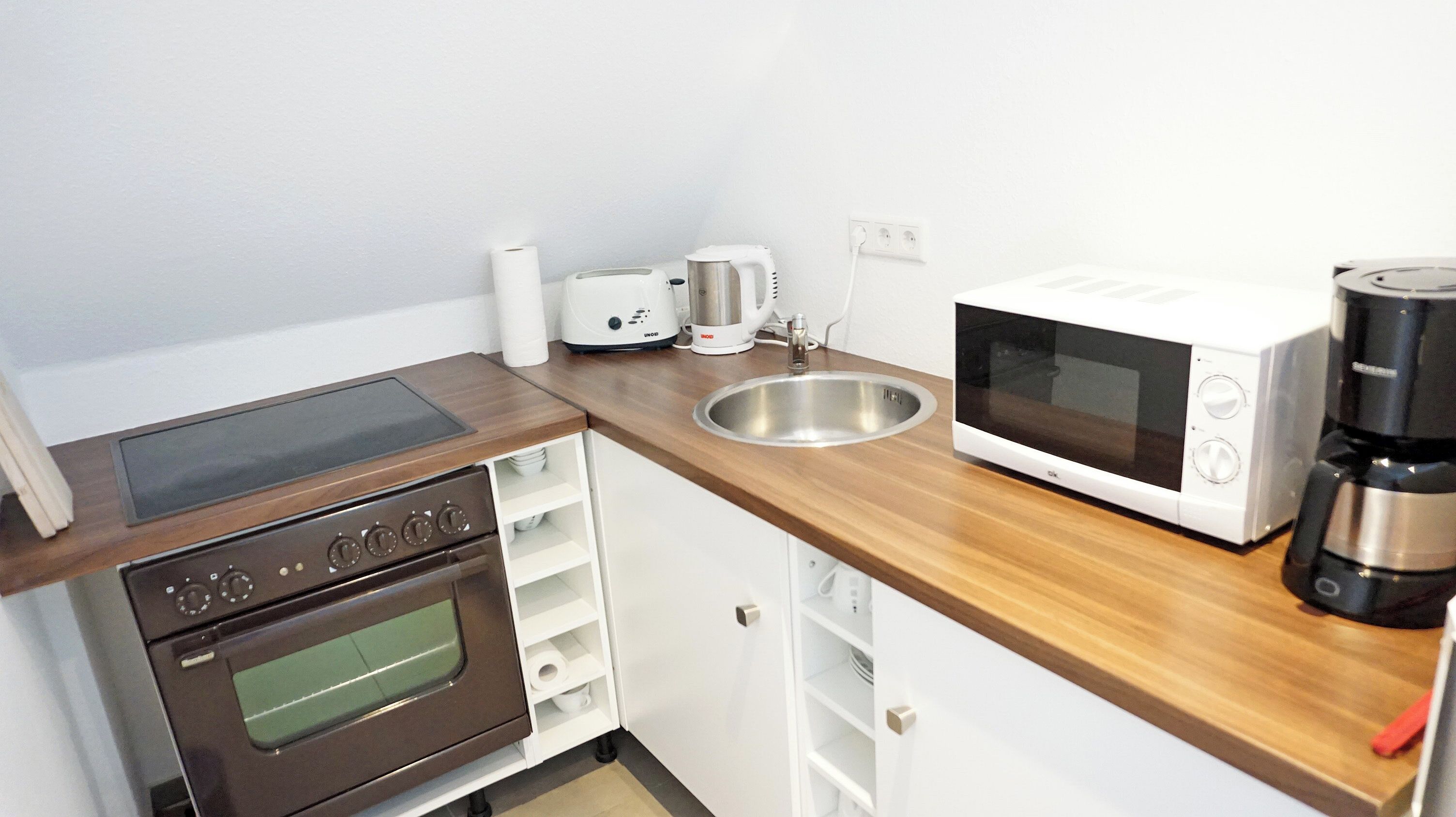 Kühlschrank, Mikrowelle, Ofen, Herdplatte